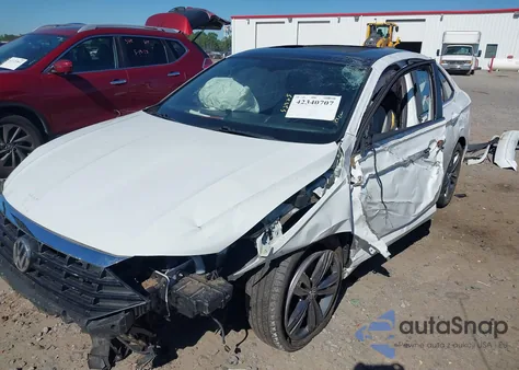 2019 Volkswagen Jetta 1.4T R-Line/1.4T S/1.4T Se z USA, uszkodzony, nr VIN 3VWCB7BU4KM170634